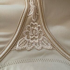 Wireless 42DD Vanity Fair Bra Back Smoother Full Figure  fixed cups.